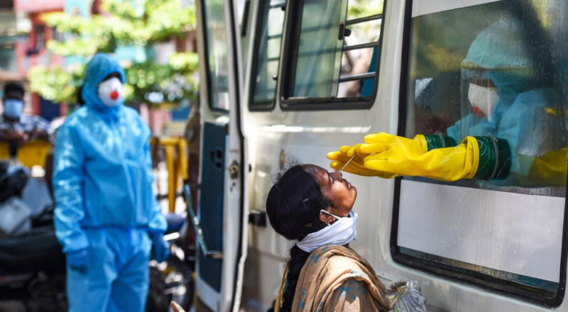 கொரோனாவுக்கு பயந்து வெளியே வராமல் 1½ ஆண்டுகளாக வீட்டுக்குள் முடங்கி கிடந்த குடும்பம்