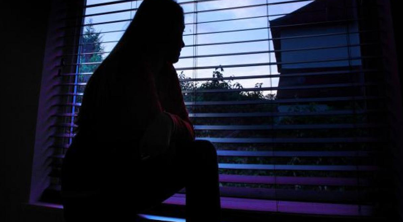 இணையம் மூலம் விற்பனை செய்யப்பட்ட சிறுமி தந்தையே முதல் குற்றவாளி -அதிர வைக்கும் பின்னணி !