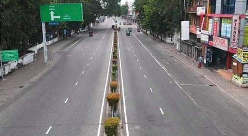 இலங்கையில் கொரோனா அதிகரிப்பால் தானாக முடங்கிய 3 நகரங்கள்