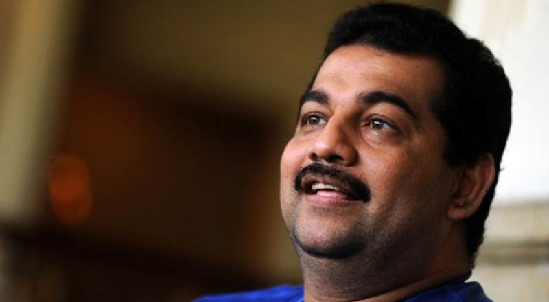 ஆற்றில் பானை வீசினால் கொரோனா குறையும் என கூறிய மருத்துவர்  தீவிர சிகிச்சைப் பிரிவில் 