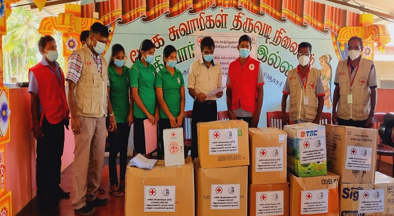 சுவிஸ் தமிழ் மாணவர்கள் கிளிநொச்சி  மூதாதையர்  பராமரிப்பு இல்லத்திற்கு பொருட்கள் வழங்கி வைப்பு (photos)