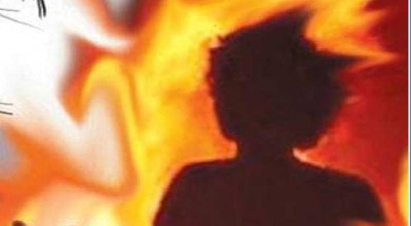 யாழில்  10 பிள்ளைகளின் தந்தை தனக்கு தானே தீ மூட்டி தற்கொலை !