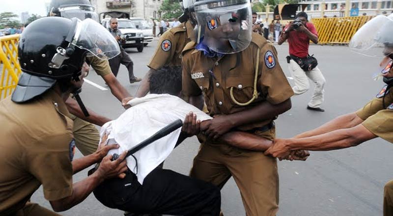 இளைஞர்கள் மீது கொலை வெறித் தாக்குதல் நடத்திய காவல்துறையினர்!
