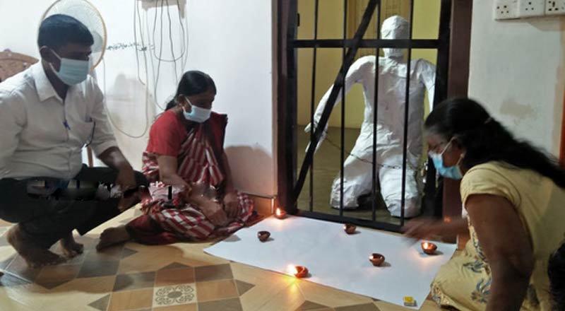 கைதிகளின் விடுதலையை வேண்டி உறவினர்கள் பிரார்த்தனை