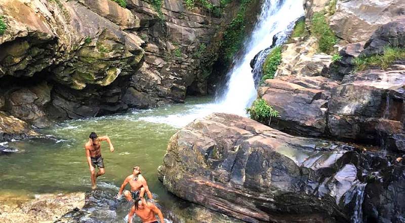 சுற்றுலா பயணியாக இலங்கைக்கு  வந்த இளம் பெண்ணுக்கு நேர்ந்த பரிதாபம்  !