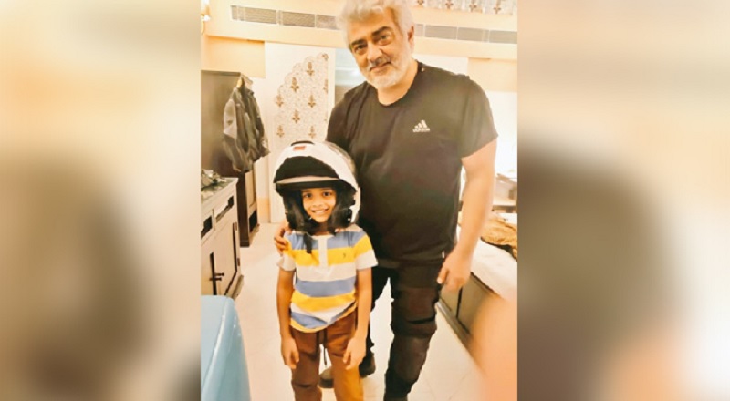 ‘தல’கவசத்துடன் ஆத்விக் அஜித் - வைரலாகும் புகைப்படம்