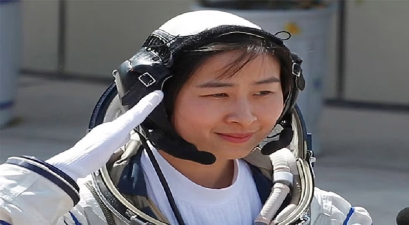 விண்வெளியில் நடந்த முதல் சீன வீராங்கனை