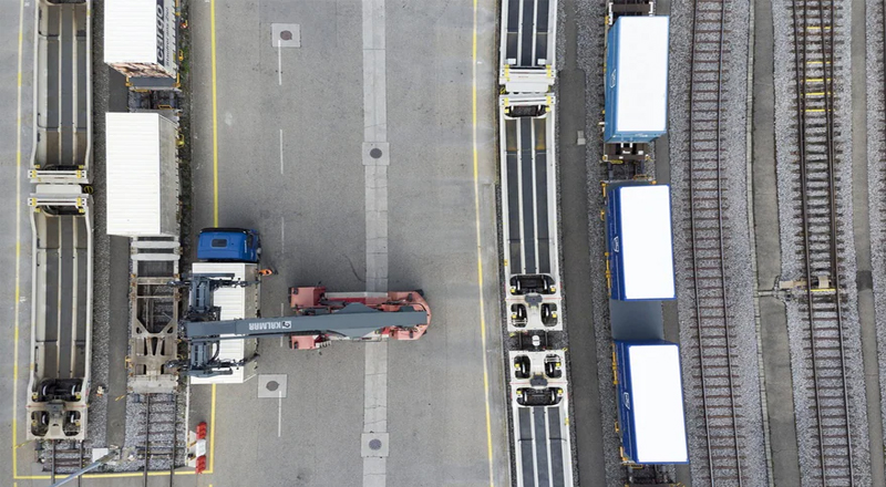 சுவிஸ் கனரக போக்குவரத்து சரக்குகளுக்கான சாலை,ரயில் இலக்கை அடையத் தவறிவிட்டது.