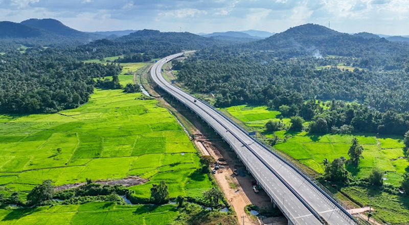 புதிய அதிவேக நெடுஞ்சாலையின் முதல் நாள் வருமானம் எவ்வளவு தெரியுமா? 