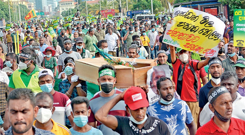 உங்களுக்கு உல்லாச வாழ்வு; எங்களுக்குப் பட்டினிச் சாவா? யாழில் அரசுக்கு எதிராக மாபெரும் மக்கள் போராட்டம்