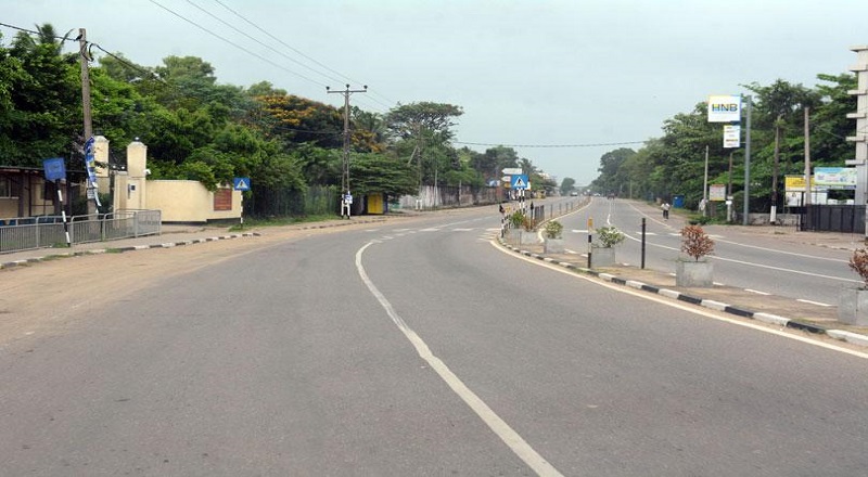வீடுகளில் முடங்கிய மக்கள்
