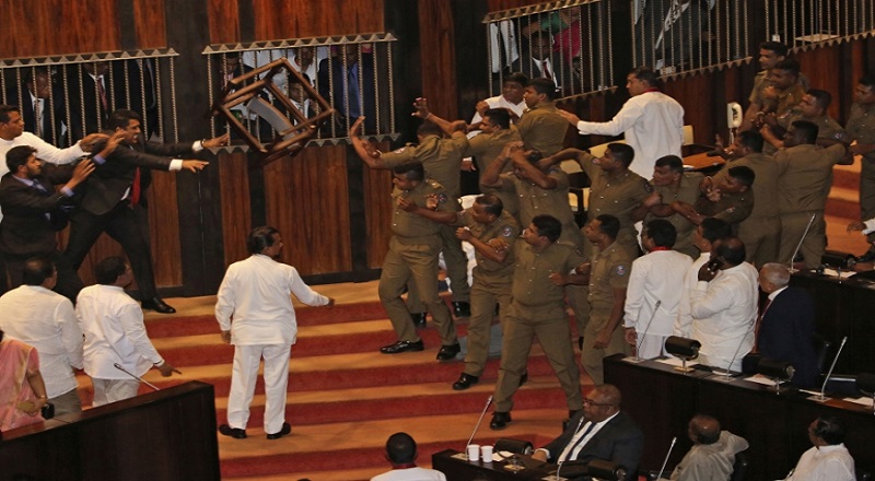 மின் கட்டணம் உயர்ந்தால் அதிகாரிகளின் வீடுகளும் தீக்கிரையாக்கப்படும்! நாடாளுமன்றில் எச்சரிக்கை
