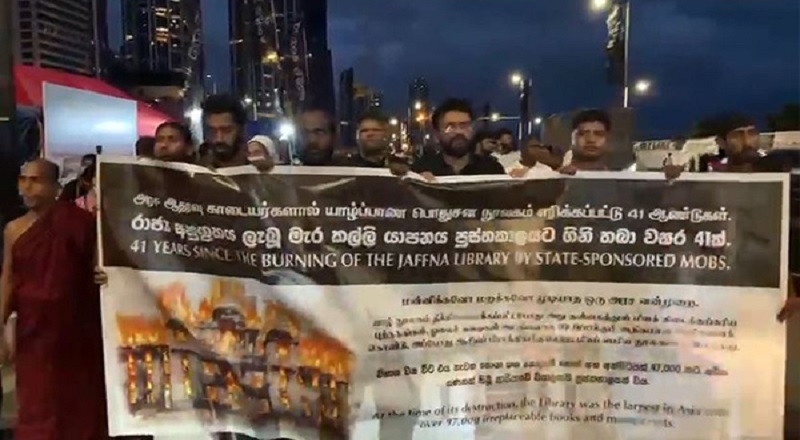 யாழ் நூலக எரிப்புக்கு எதிர்ப்பு தெரிவித்து சிங்கள மக்களின் ஆர்ப்பாட்டம்