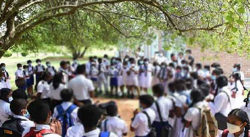 பொருளாதாரச் சிக்கலால் மாணவர்கள்  பாடசாலைக்குச் செல்லாத நிலை