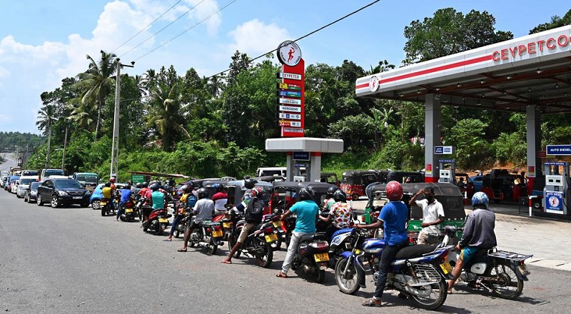 சட்டவிரோதமாக செயற்பட்ட பிரதம பொலிஸ் அதிகாரி கைது 