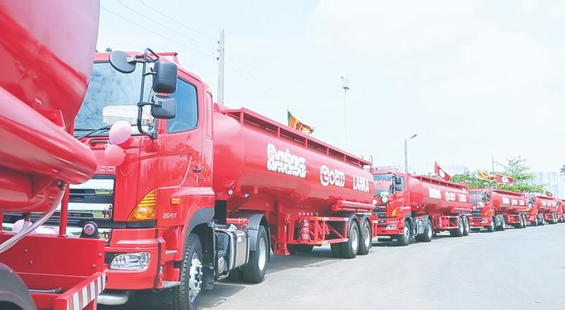 சட்டவிரோதமான முறையில் டீசல் விற்பனை : பௌசர் சாரதி உட்பட 4 பேர் கைது