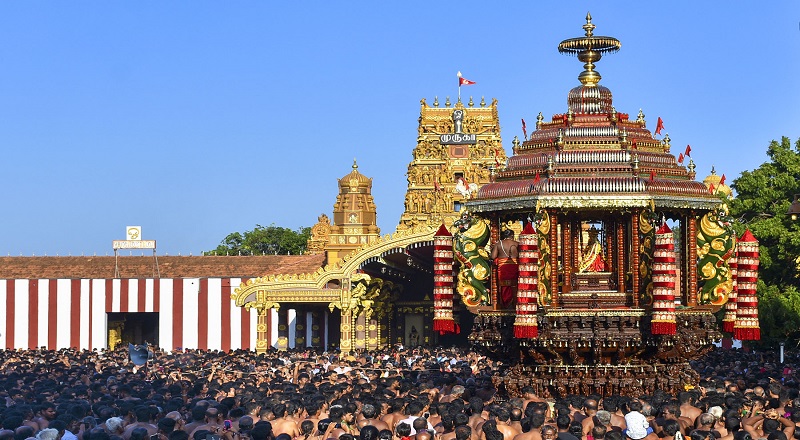 பல்லாயிரக்கணக்கான பக்தர்கள் புடைசூழ இடம்பெற்ற வரலாற்று சிறப்பு மிக்க நல்லூர் கந்தசுவாமி ஆலய தேர்த்திருவிழா!
