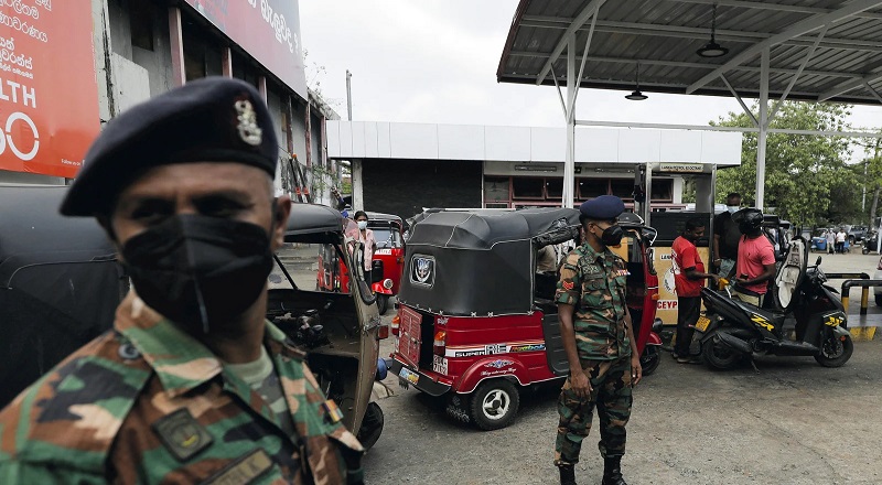 எரிபொருள் நிரப்பு நிலையத்தில் ஒருவரை எட்டி உதைத்த இராணுவ அதிகாரிக்கு எதிராக நடவடிக்கை எடுக்க இராணுவத் தளபதிக்கு பரிந்துரை 