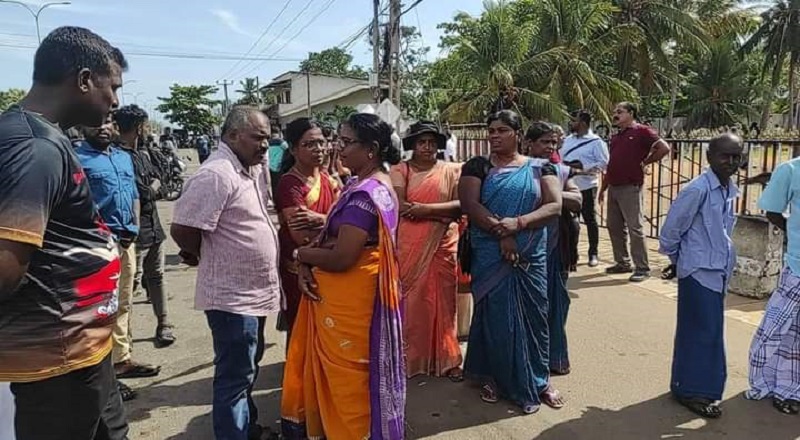 வடக்கு, கிழக்கு மக்களுக்கான கௌரவமான உரிமையுடன் கூடிய அரசியல் தீர்வு வேண்டும் என வலியுறுத்திய கவனயீர்ப்பு போராட்டம்