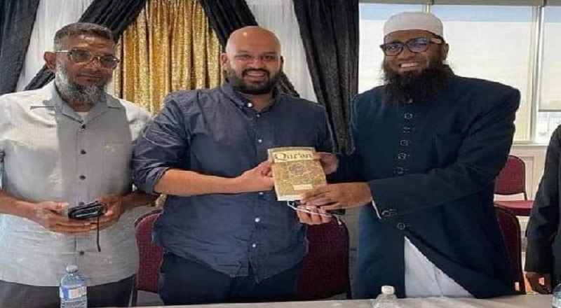 கனடாவில் சாணக்கியனுக்கு முஸ்லிம்கள் குரானை பரிசாக வழங்கியுள்ளனர்