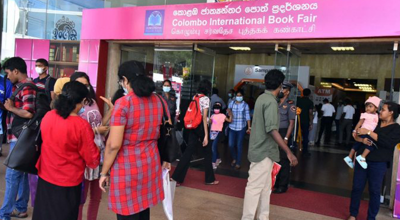 புத்தகக் கண்காட்சியில் புத்தகங்களின் விலை மூன்று மடங்காக அதிகரிப்பு