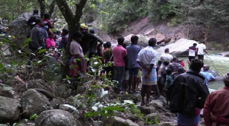 அத்தனுகலு ஓயாவில் குதித்த இளம் பெண்!