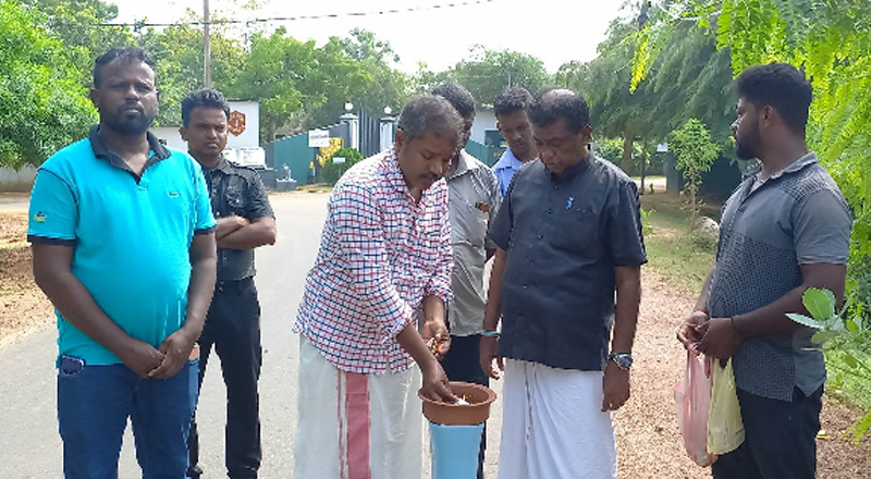 இராணுவத்தினரின்  சோதனை நடவடிக்கையினையும் மீறி வடமராட்சி எள்ளங்குளத்தில் அஞ்சலி!