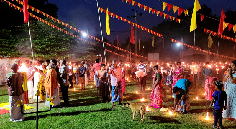 கிழக்கில் தாண்டியடி துயிலும் இல்லத்தில் உயிர்துறந்த வீரர்களை எண்ணி அழுது புலம்பி நினைவு கூர்ந்துள்ளனர்!