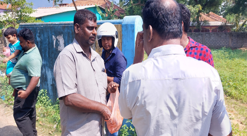 வல்வெட்டித்துறையில்  பிரபாகரனின் பிறந்தநாளைக் கொண்டாடிய சிவாஜிலிங்கம்