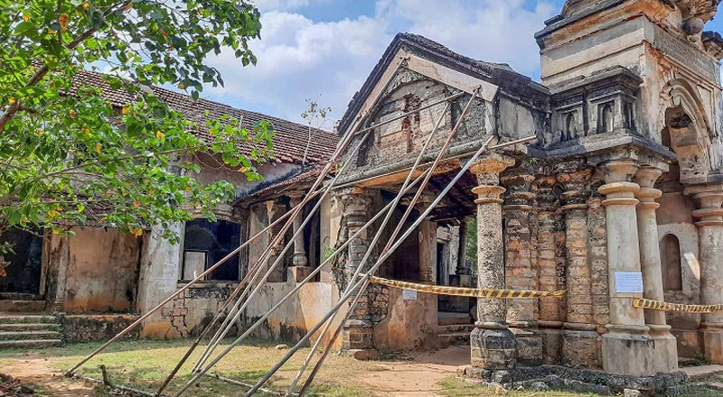 நல்லூரில் அமைந்துள்ள மந்திரிமனைக்குள் நுழையத் தடை