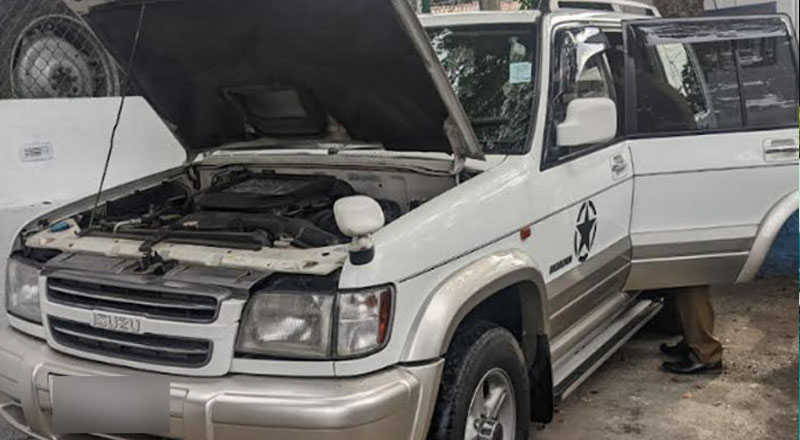 சட்டவிரோதமான முறையில் இறக்குமதி செய்யப்பட்ட சொகுசு ஜீப்புடன் ஒருவர் கைது