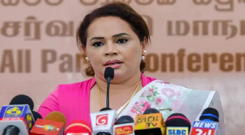 நாட்டில் சிங்கள - தமிழ் பிரச்சினைக்கு தீர்வுகாண வேண்டுமாயின் ஆங்கில மொழியை அரச கரும  மொழியாக அறிவிக்க வேண்டும் - டயனா