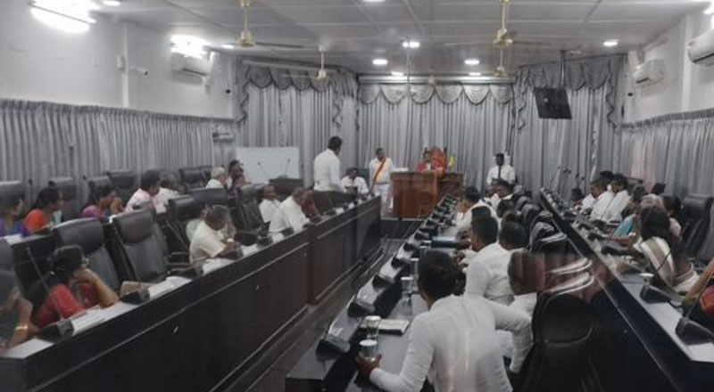 யாழ்.  மாநகர சபையின் முதல்வர்  ஆனோல்ட்டின் வரவு செலவுத் திட்டம் தோல்வி! சபை கலைக்கப்படுமா?