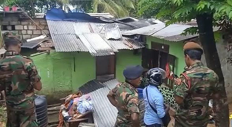 கினிகத்தேனயில் தோட்ட வீடுகள்  4 முற்றாக எரிந்து நாசம் 