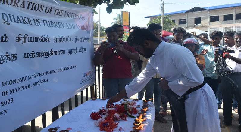 துருக்கி மற்றும் சிரியா நிலநடுக்கத்தில் இறந்தவர்களுக்காக அஞ்சலி செலுத்திய மன்னார் மக்கள் 