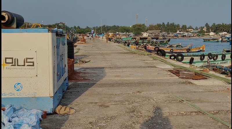 தமிழக மீனவர்கள் வேலை நிறுத்தம்: தேர்தலை புறக்கணிக்க போவதாக தீர்மானம்