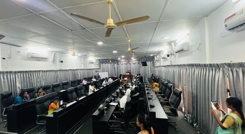 யாழ் மாநகரசபையின் முதல்வர் தெரிவை ஒத்திவைத்த உள்ளூராட்சி ஆணையர்!