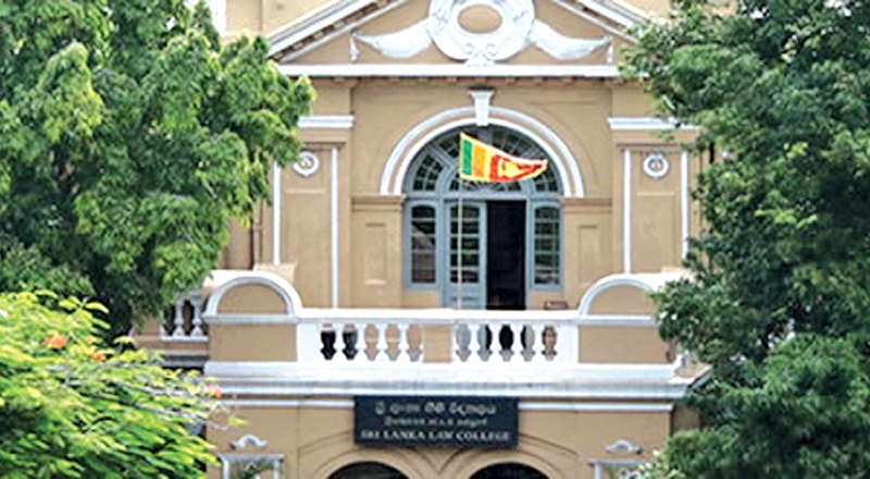 சட்டப் பரீட்சை ஆங்கிலத்தில் மட்டும் வேண்டாம் – நீதித்துறை ஆலோசனைக் குழு