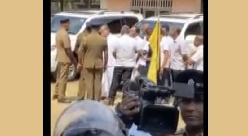 இரண்டு அமைச்சர்களுக்கு பொதுமக்கள் எதிர்ப்பு