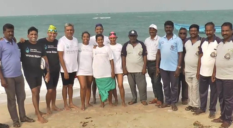 பாக்கு நீரிணையை   ஏழு பேர் ஒன்றாக கடந்து சாதனை!