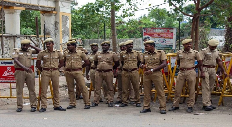 தமிழகத்தில் காவல்துறையினரை உடைத்த பீர் போத்தலால் தாக்கிய இலங்கை ஏதிலி ஒருவர் கைது 