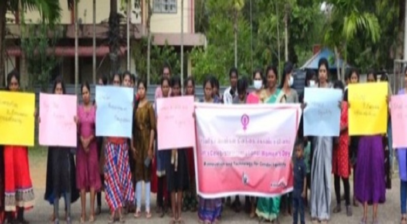 பெண்களுக்கெதிரான வன்முறை மற்றும் பொருளாதார நெருக்கடியிலிருந்து பாதுகாக்க கோரி கவனயீர்ப்பு