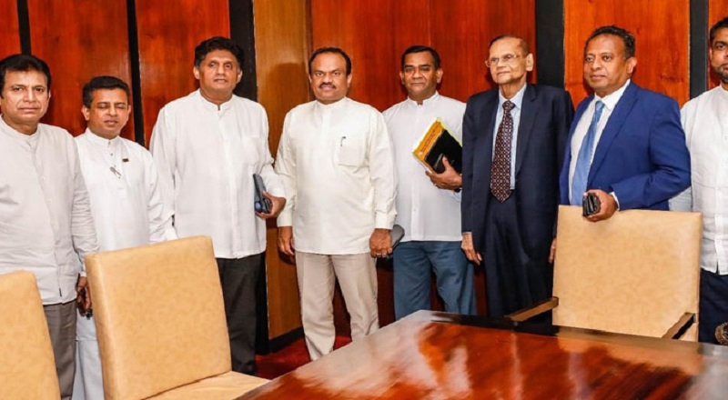  சிறப்புரிமைகளை புறக்கணிக்குமாறு எதிர்க்கட்சித் தலைவர் உள்ளிட்ட எதிர்க்கட்சிகளின் தலைவர்கள் பிரதி சபாநாயகரிடம் கோரிக்கை 