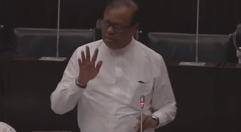 விடைத்தாள்களை சரிபார்ப்பதை வரியுடன் சேர்த்து குழப்ப வேண்டாம்: கல்வி அமைச்சர் கோரிக்கை