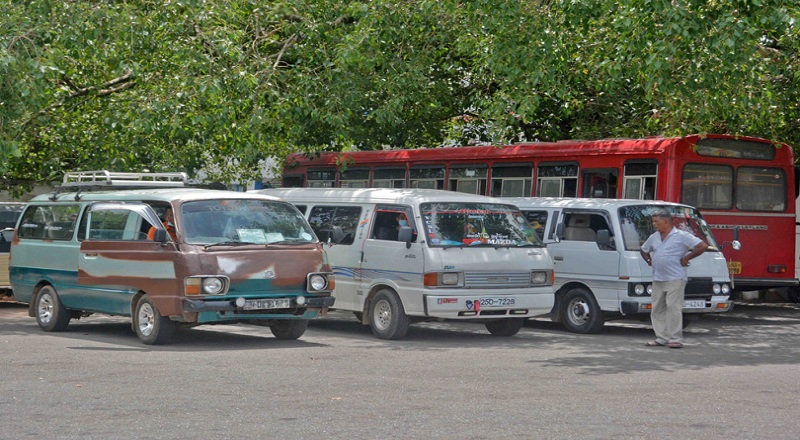 பாடசாலை சேவை வாகனங்களின் கட்டணத்தைக் குறைக்க நடவடிக்கை