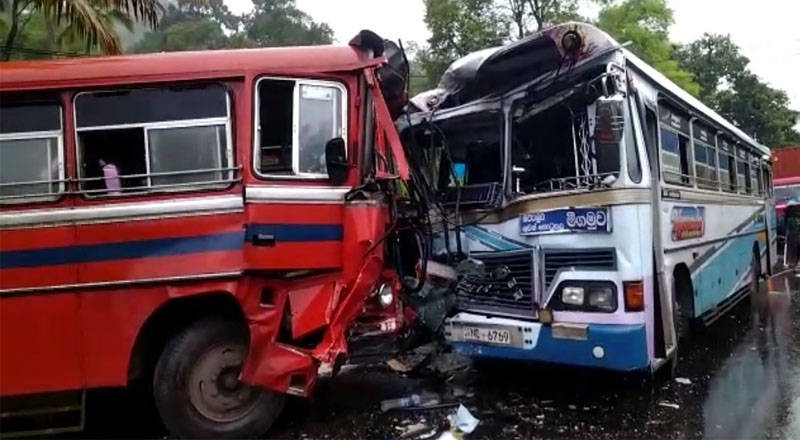 நிட்டம்புவில் பேருந்து விபத்து - 27 பேர் காயம்