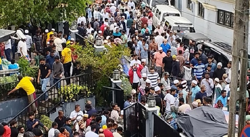 நீண்ட வார விடுமுறையால் அதிகமான முஸ்லிம் வழிபாட்டாளர்கள் நுவரெலியா பிரதான பள்ளிவாசலுக்கு தொழுகைக்காக வருகை