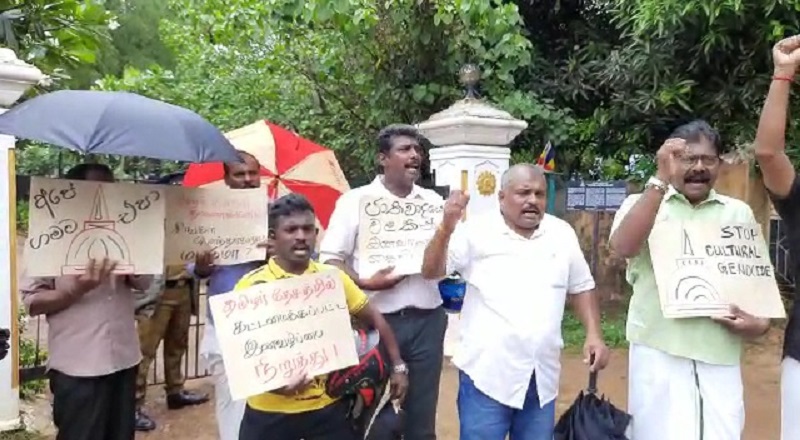 கந்தரோடையில் தனியார் காணியைக் கொள்வனவு செய்து விகாரை அமைப்பதற்கு  எதிர்ப்புத் தெரிவித்து கவனயீர்ப்புப் போராட்டம்