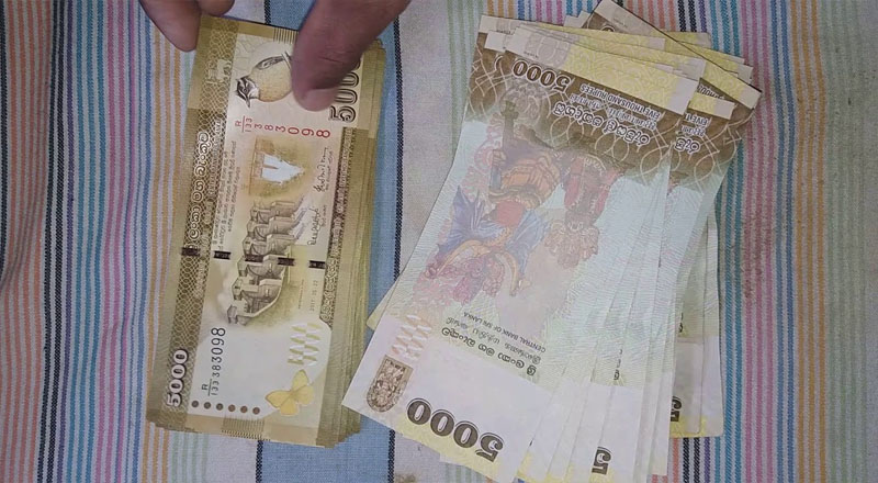 13 போலியான ஐயாயிரம் ரூபாய் நாணயத்தாள்களுடன் மூவர் கைது!