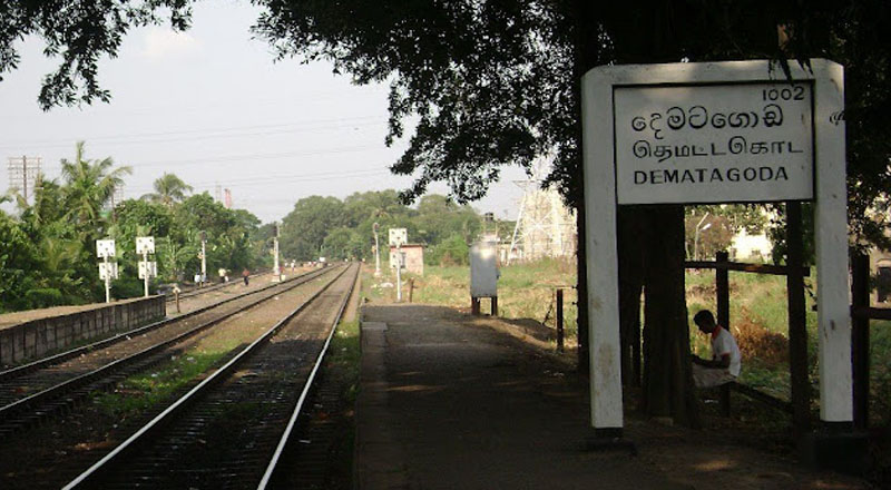 தெமட்டகொட புகையிரத நிலையத்திற்குள் நுழைந்த திருடர்களை பிடிக்க துப்பாக்கிச் சூடு